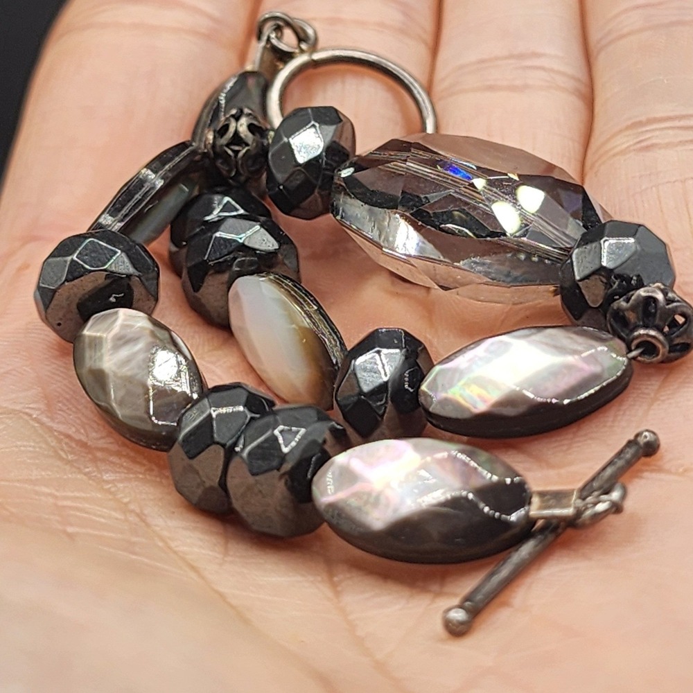 Donna Dressler Bracelet Gray Black Glass Shell Iridescent Toggle 8in